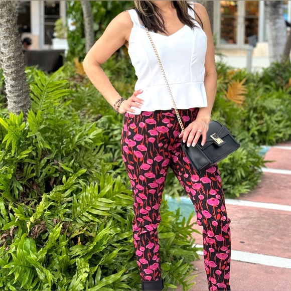 Lark & Gray Body Shape Floral Leggings - Picture 4 of 4